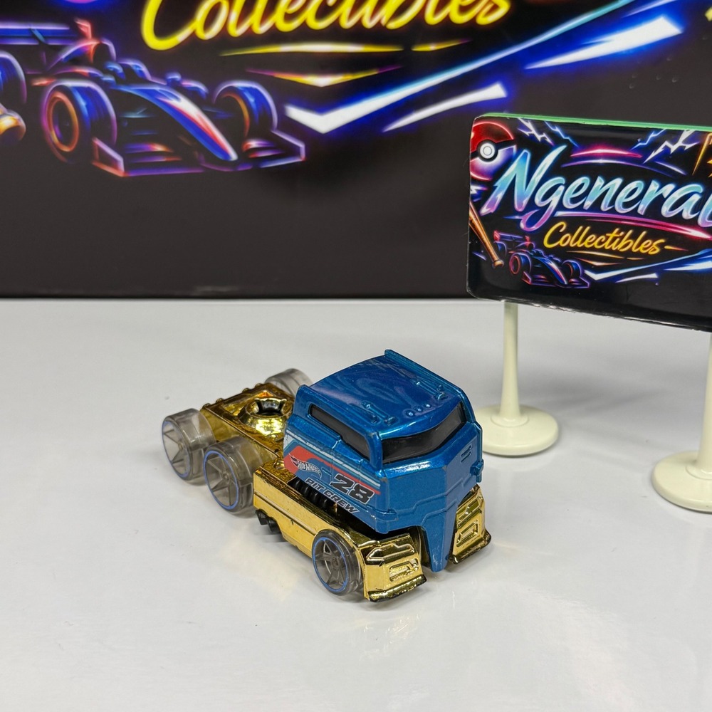 Hot Wheels Rig Dog Blue Gold Pit Crew 28 Semi Truck 2013 Mattel Diecast N45A
